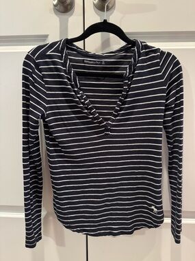 Abercrombie & Fitch Navy and White Striped Long-Sleeve V-Neck Top